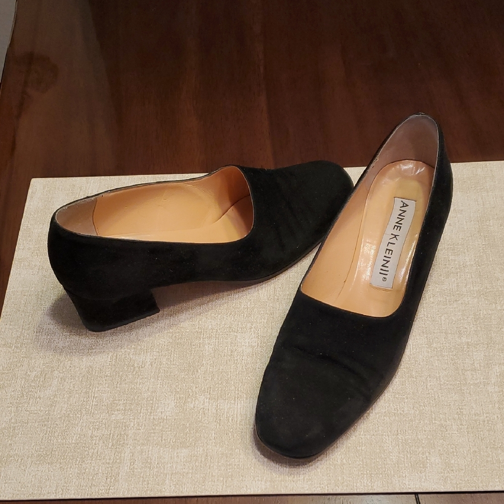 Womens Anne Klein Elegant Black Suede Heels Size 8